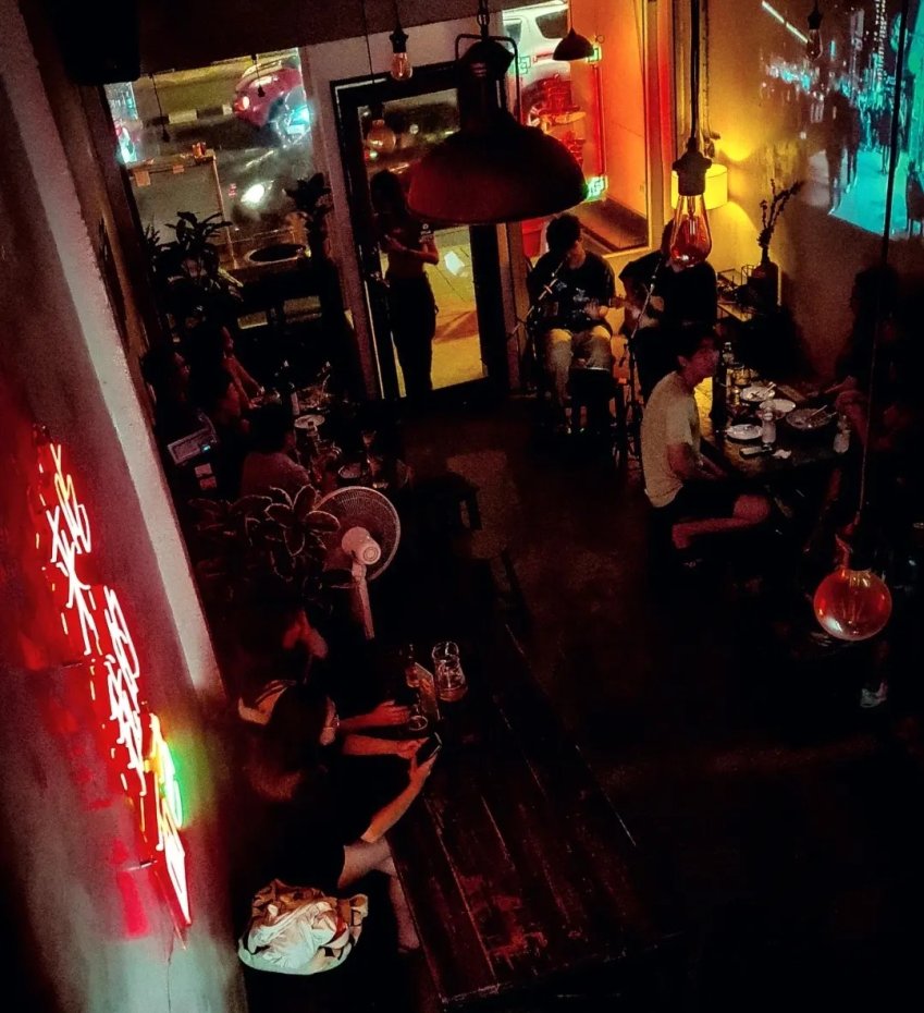 วรรค Cafe and Bistro รัชโยธิน  (Hee Kee Bar) : กรุงเทพมหานคร