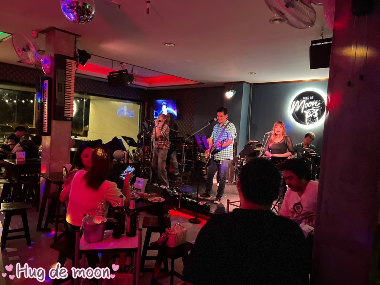 Hug de moon : จันทบุรี