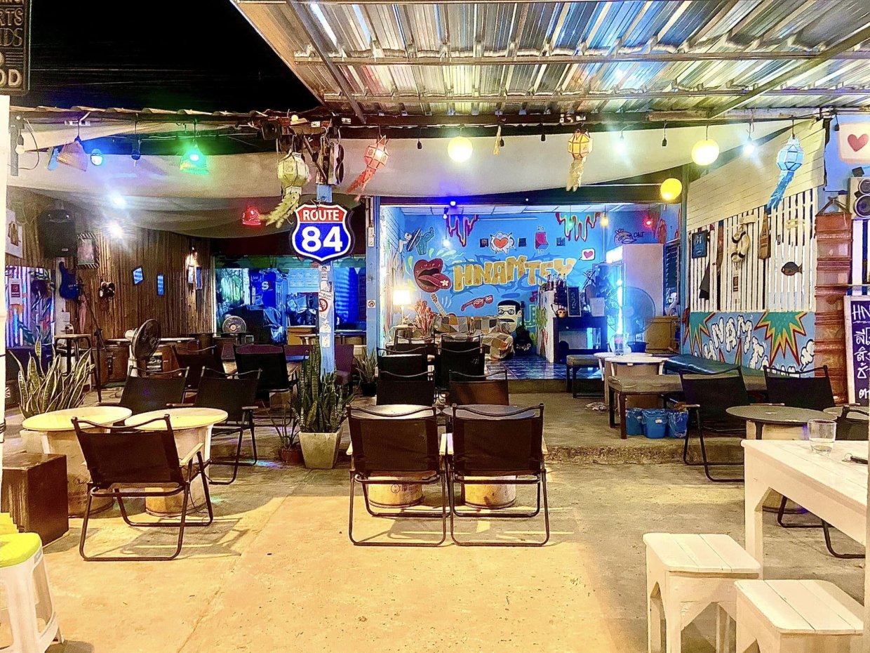 Hnamtey bar and bistro : สุรินทร์