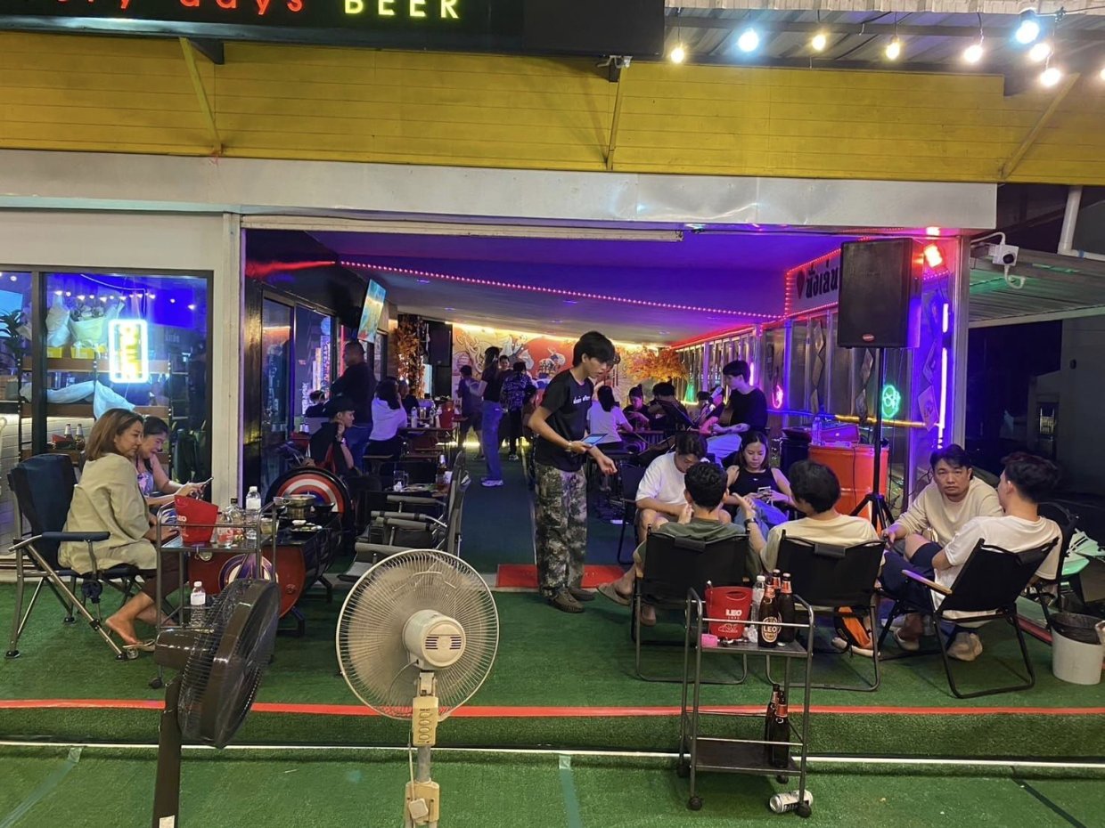นั่งเล่นศรีราชา : ชลบุรี