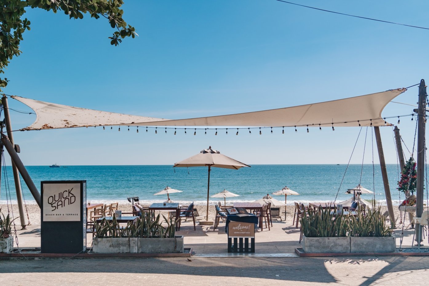 Quick Sand Beach Bar & Terrace : Rayong