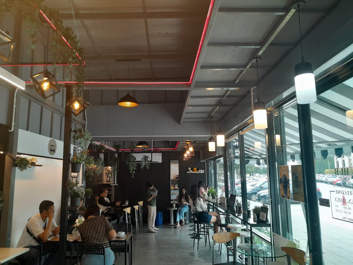 V HUB Cafe ตลาดนินจาอมตะ : ชลบุรี