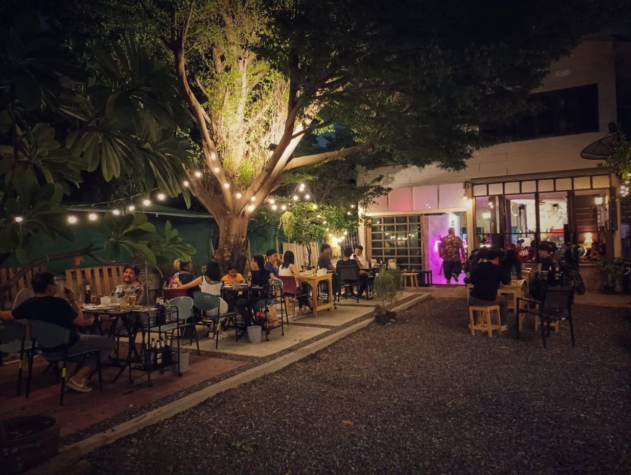 Fence House : กรุงเทพมหานคร