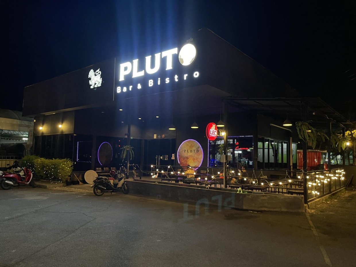 Pluto Bar & Bistro พุทธบูชา : Bangkok