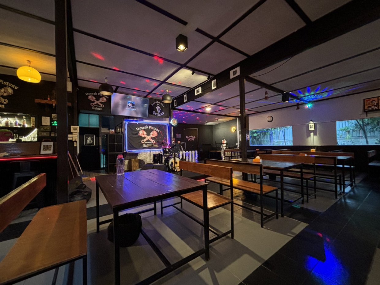 Crossed Piston Saloon Nonthaburi : นนทบุรี
