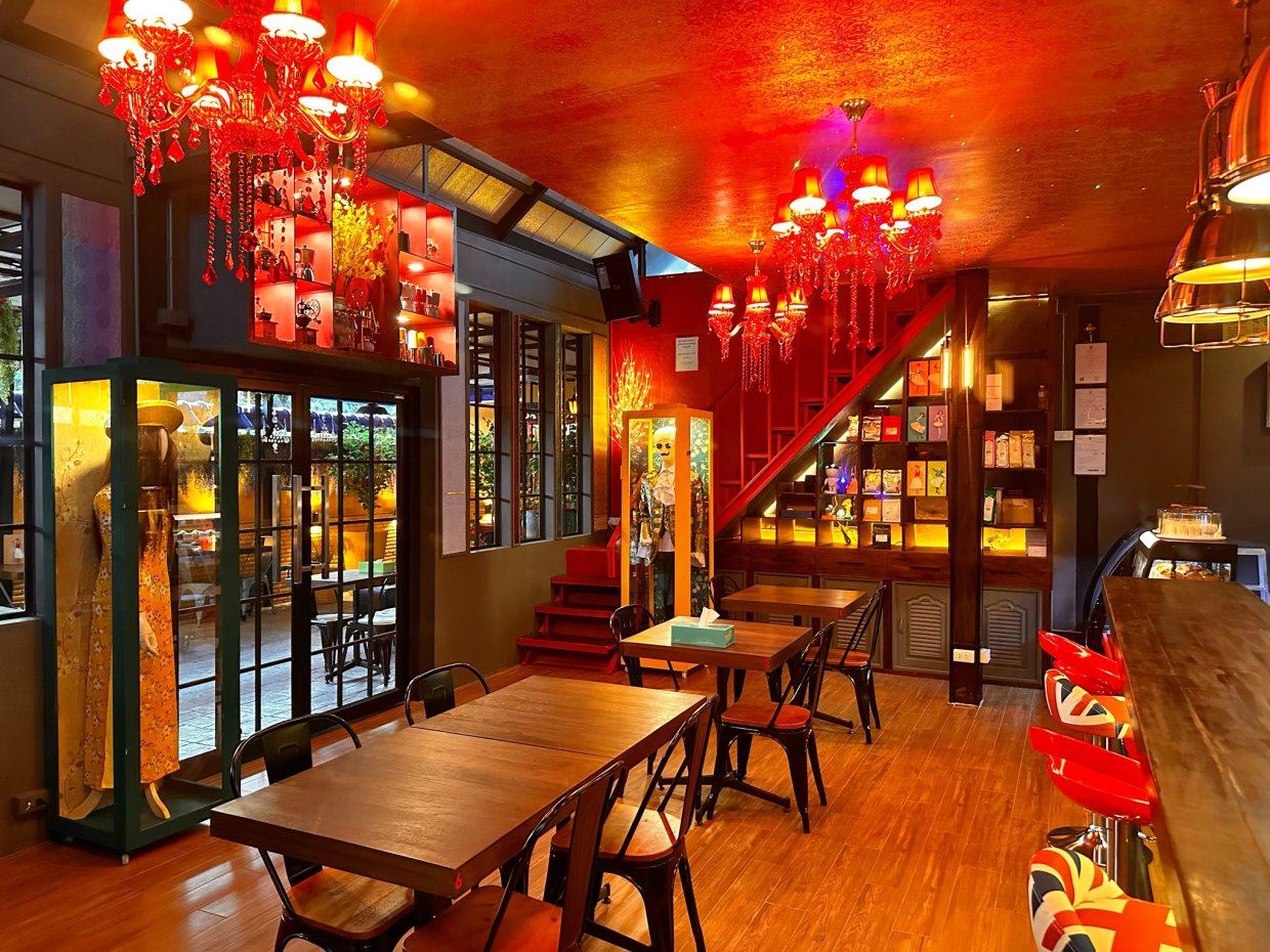 Bat & Bol Café Bistro : กรุงเทพมหานคร