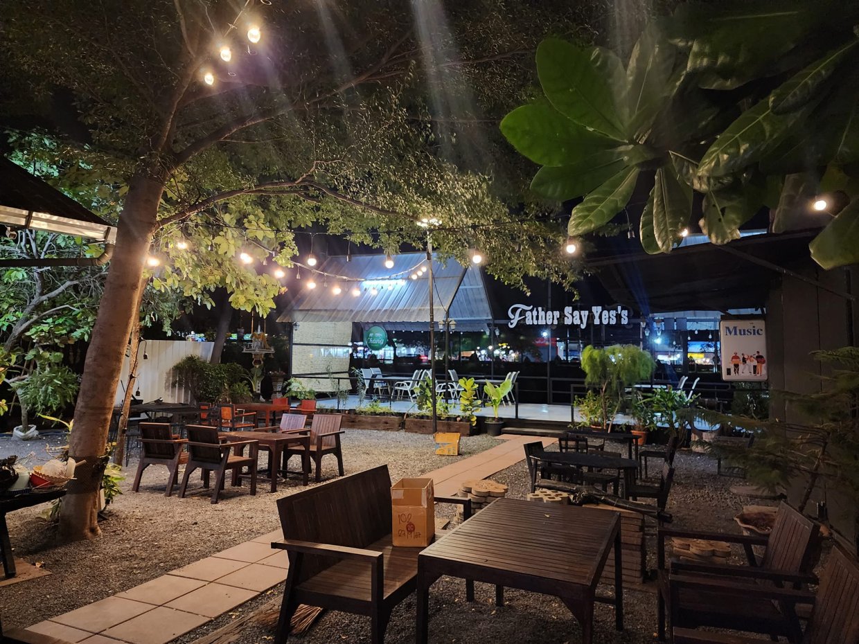 Father Say Yes's cafe & restaurant : สมุทรปราการ