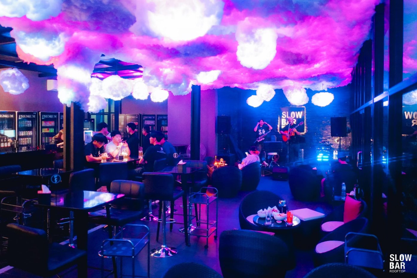 Slow Bar Rooftop : เชียงใหม่