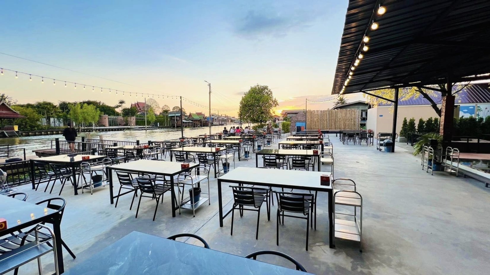 หัวสะพาน ร้านอาหารริมน้ำนนทบุรี : นนทบุรี