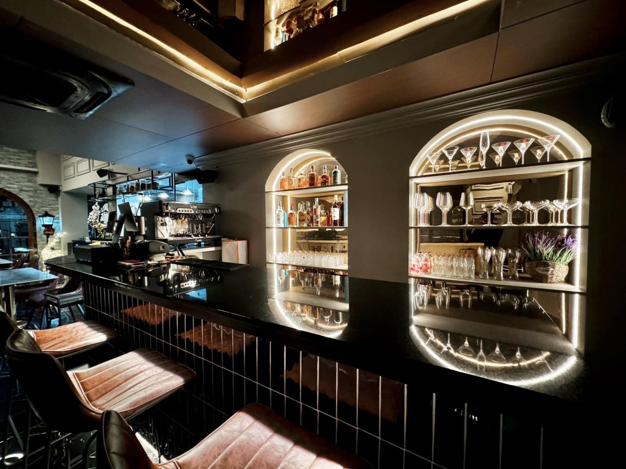 LoLo Bar & Grill : กรุงเทพมหานคร