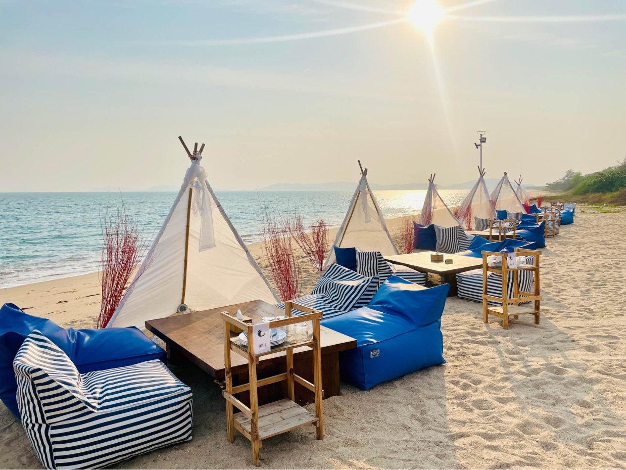Blue Blue Beach Club (Phla, Rayong) : ระยอง