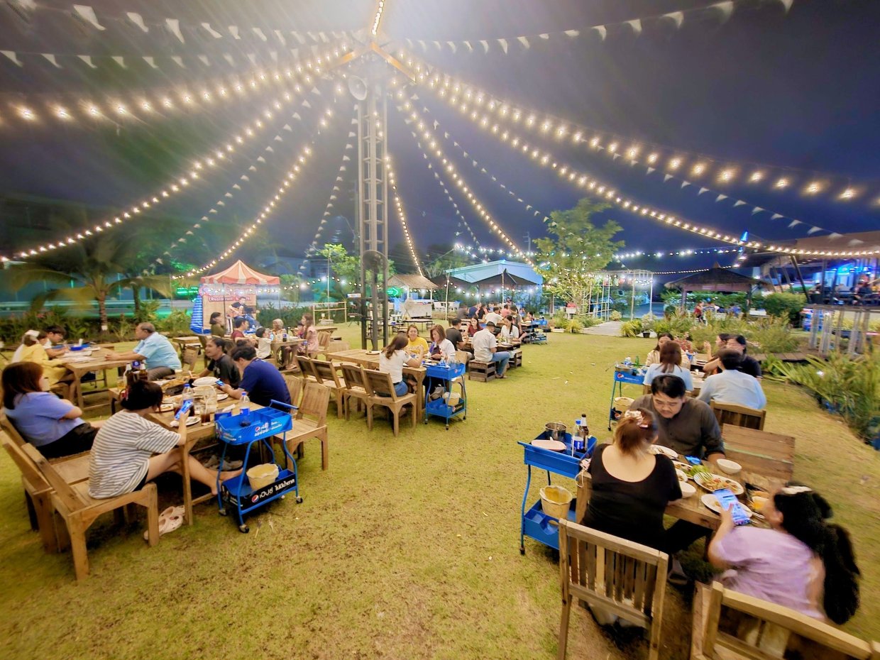 ร้านส้มตำคุณแดง Restaurant & Cafe : กรุงเทพมหานคร
