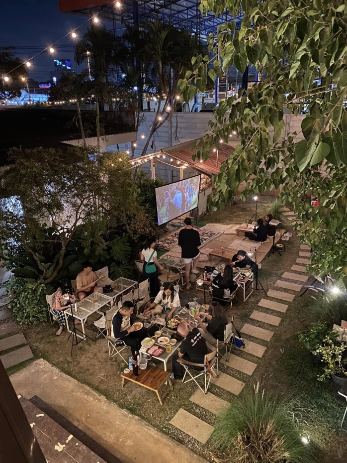 Mood and moon camping cafe' : นนทบุรี