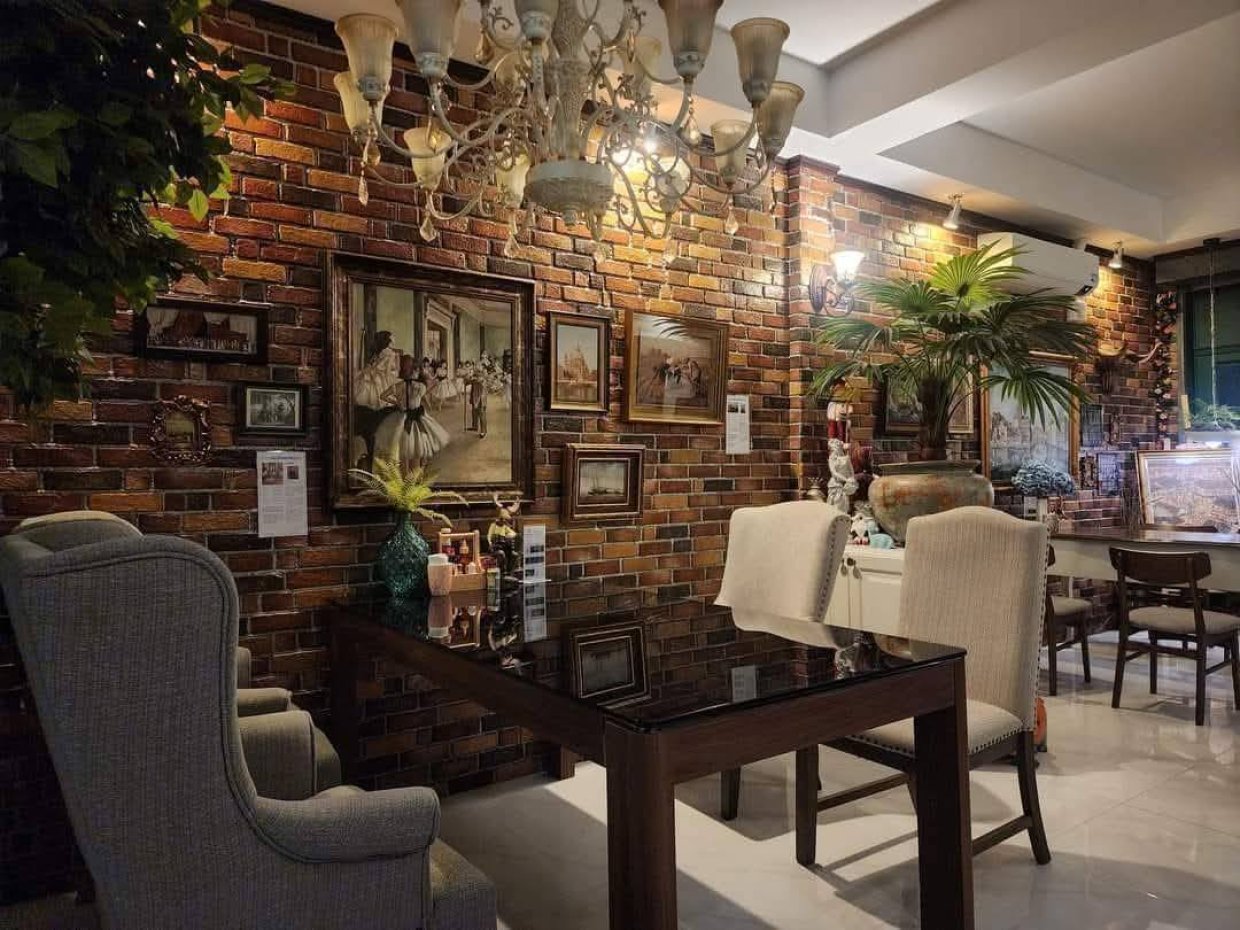 September Cafe & Bistro : ฉะเชิงเทรา