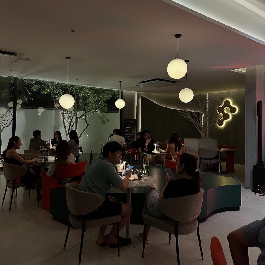 FigureGround Wine Bar : กรุงเทพมหานคร