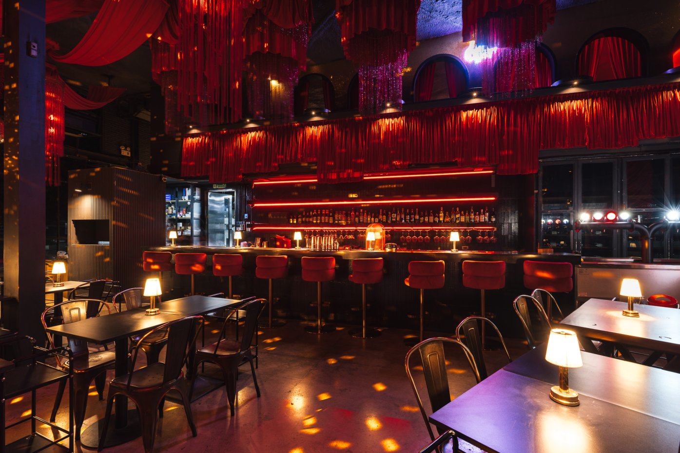 Playlist Bar & Restaurant The Crystal เอกมัย-รามอินทรา : Bangkok