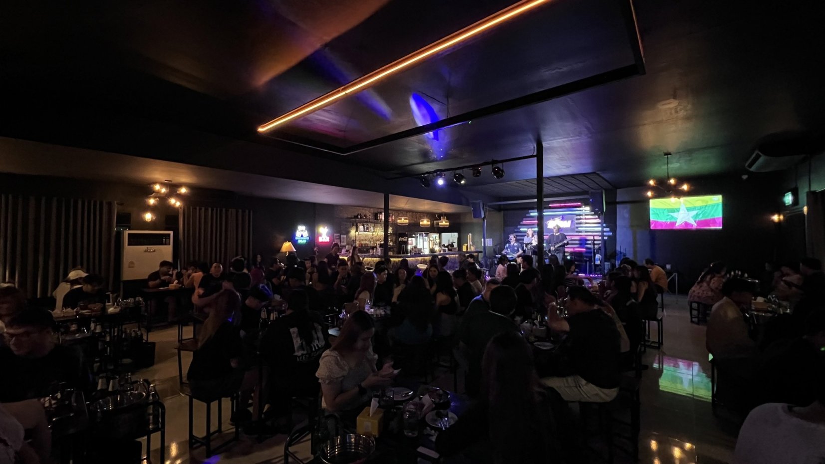 BoomBar นวลจันทร์ : Bangkok