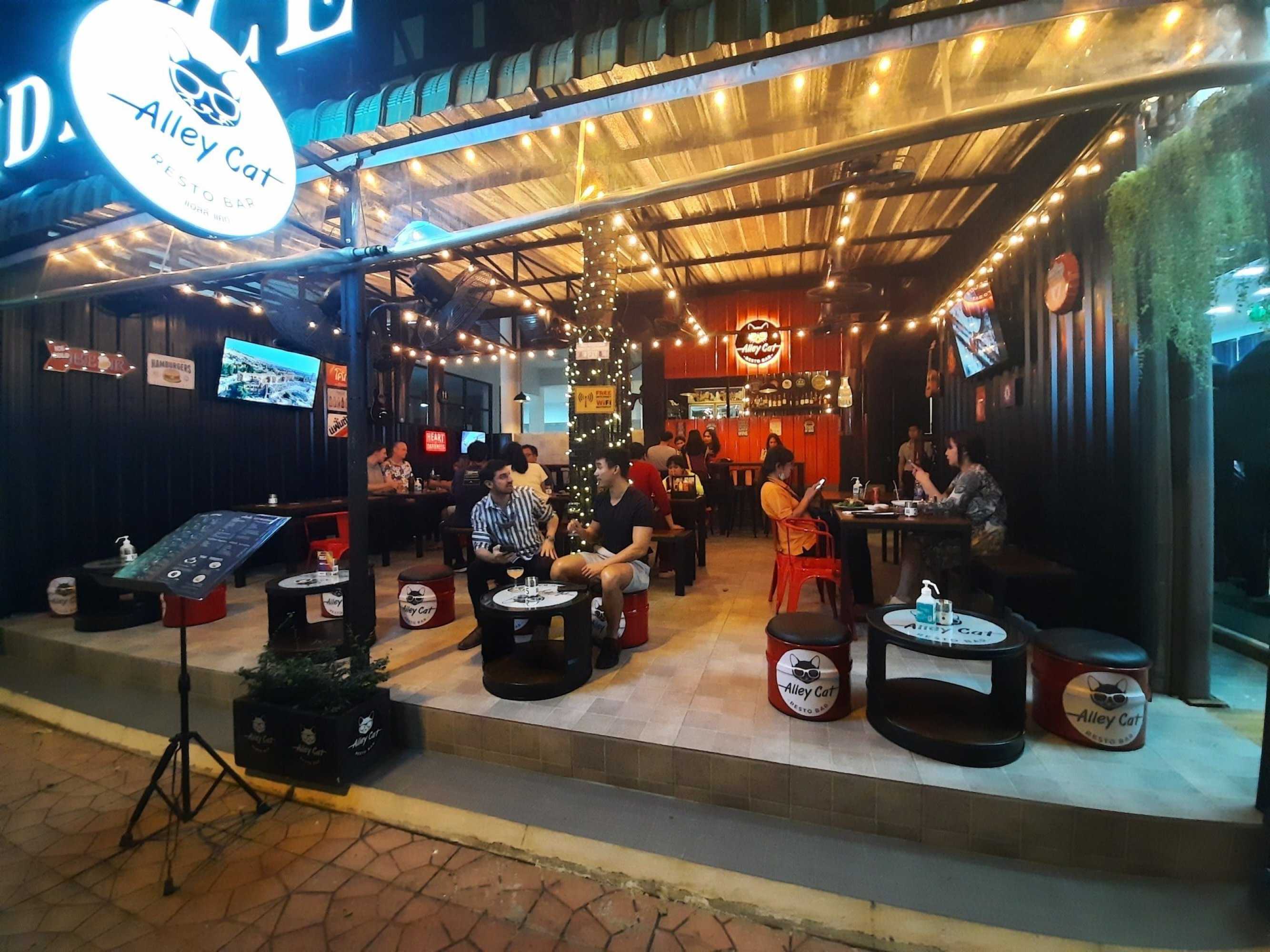 Alley Cat Resto Bar : Bangkok