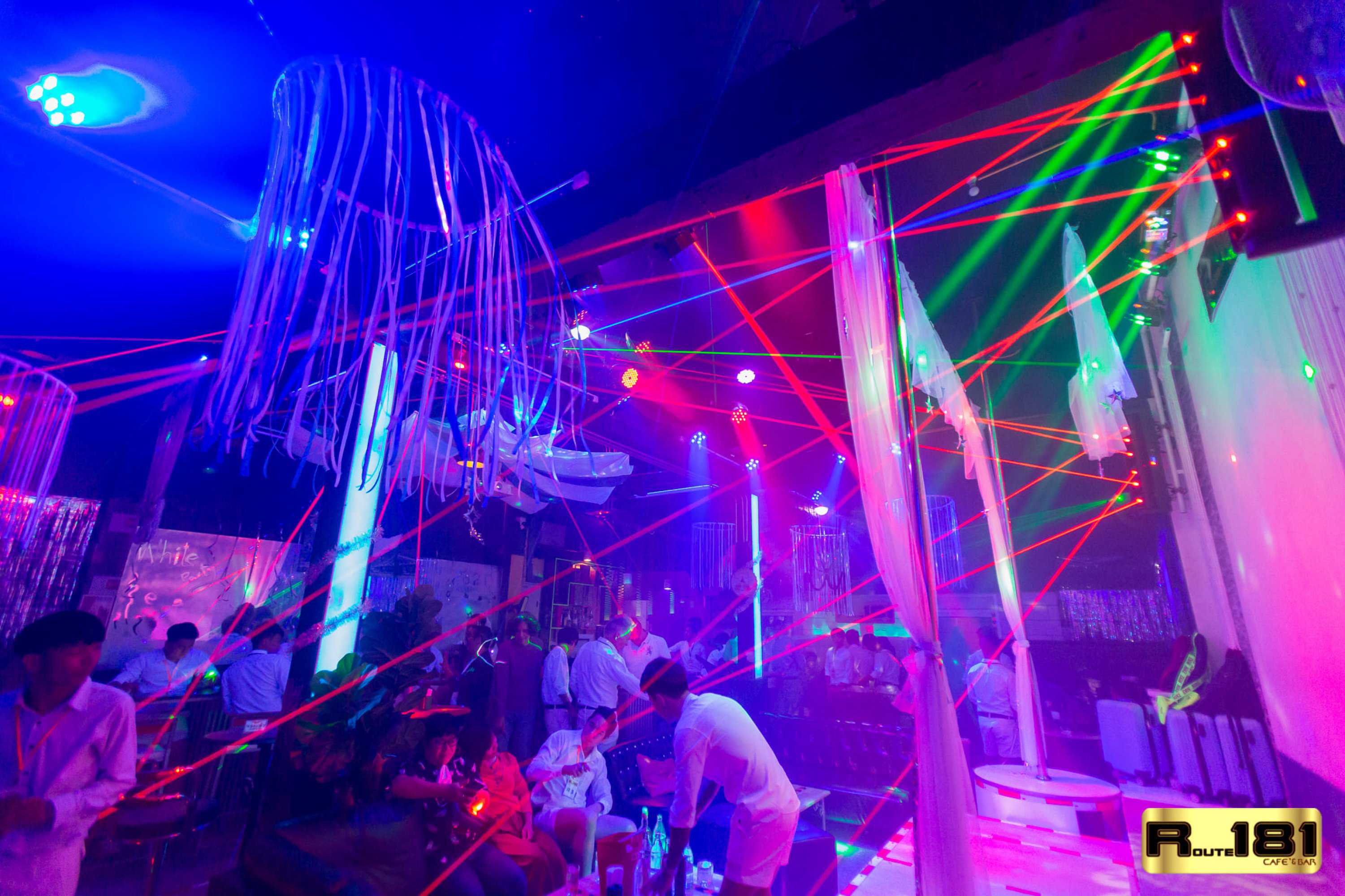 Route181 HostBar in Chiangmai Thailand : Chiang Mai