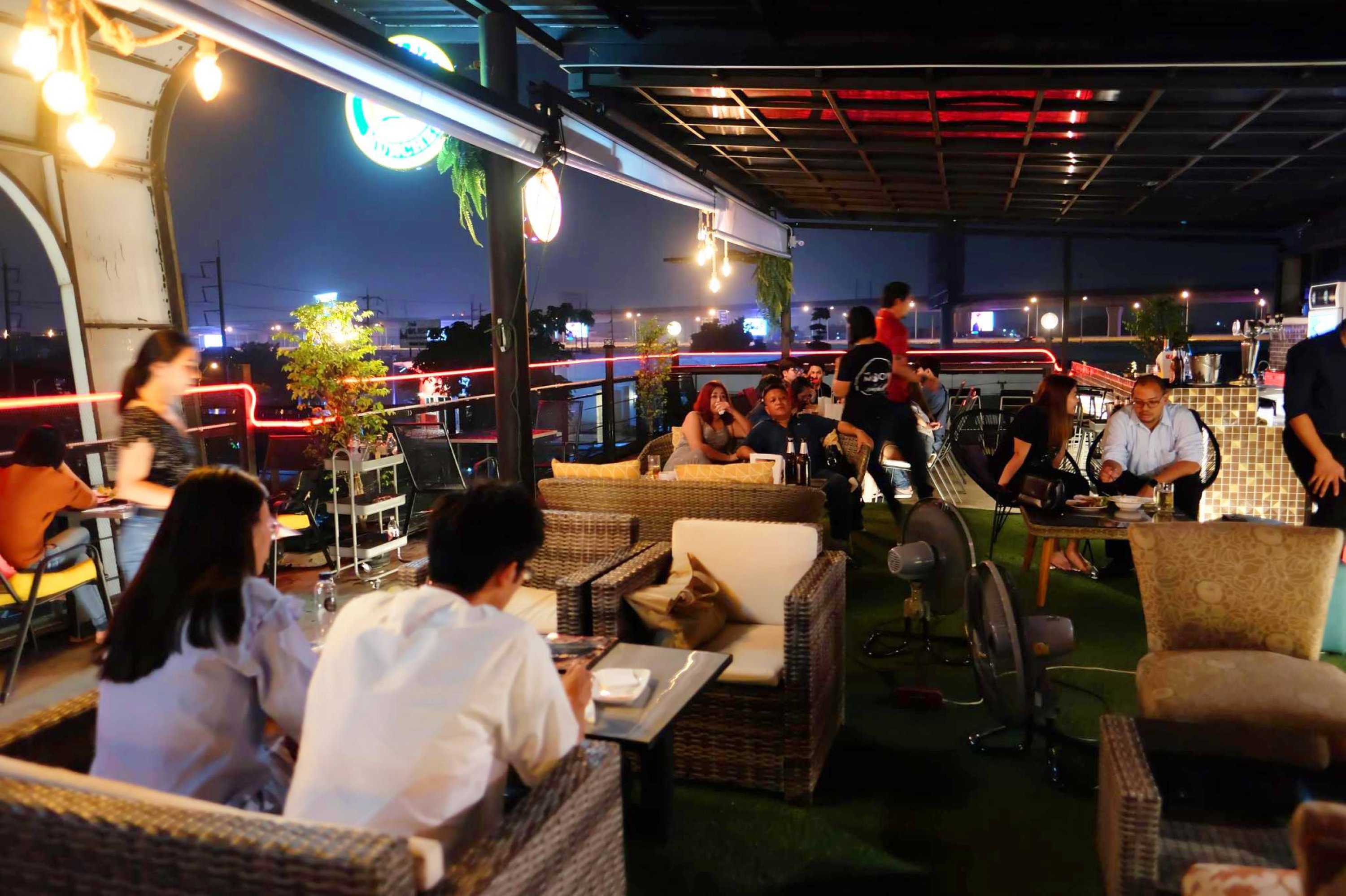 MOON LIGHT Bar & Bistro : กรุงเทพมหานคร