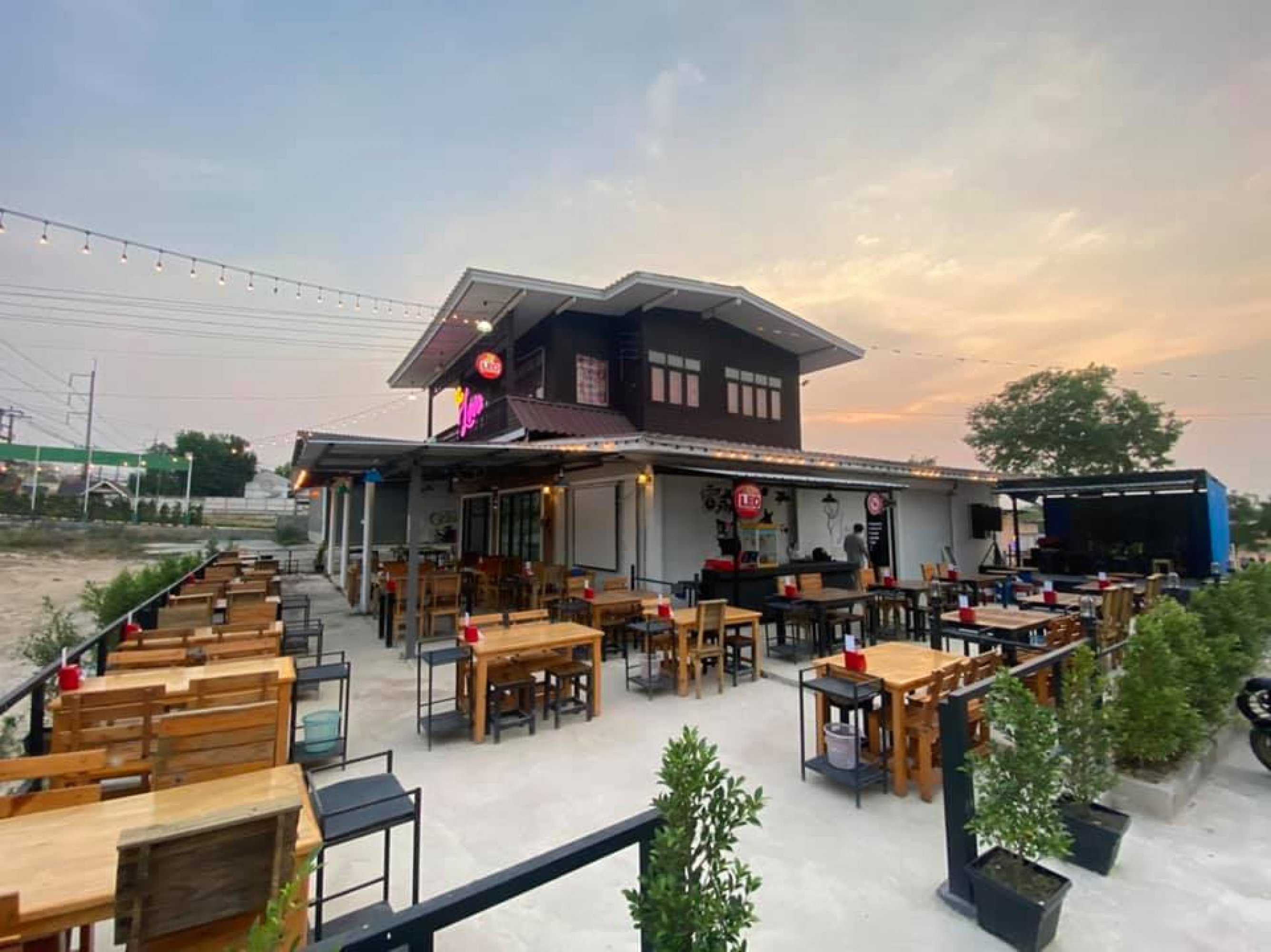 The Love bar and karaoke : Rayong