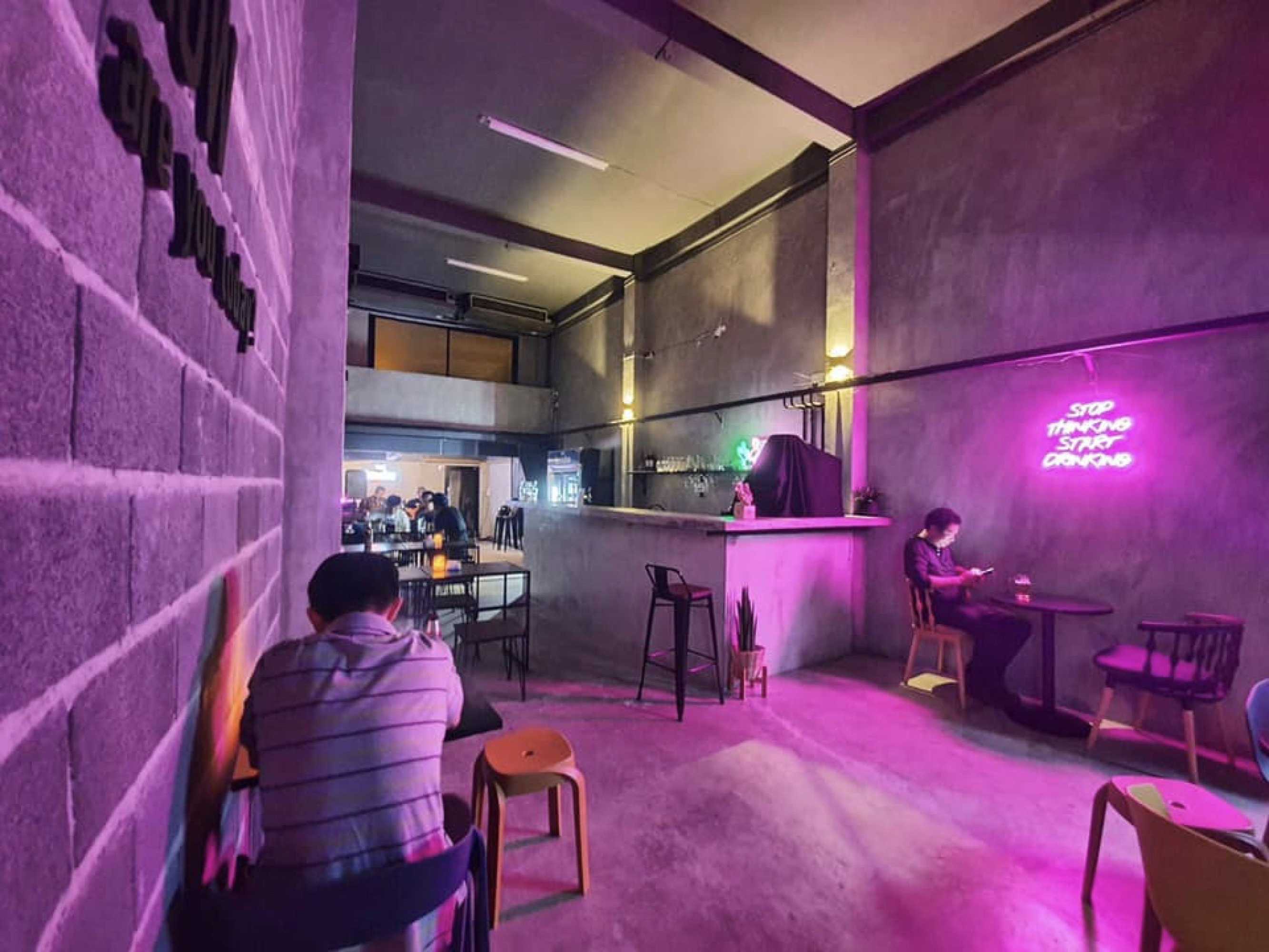 The Bricks bar : กรุงเทพมหานคร