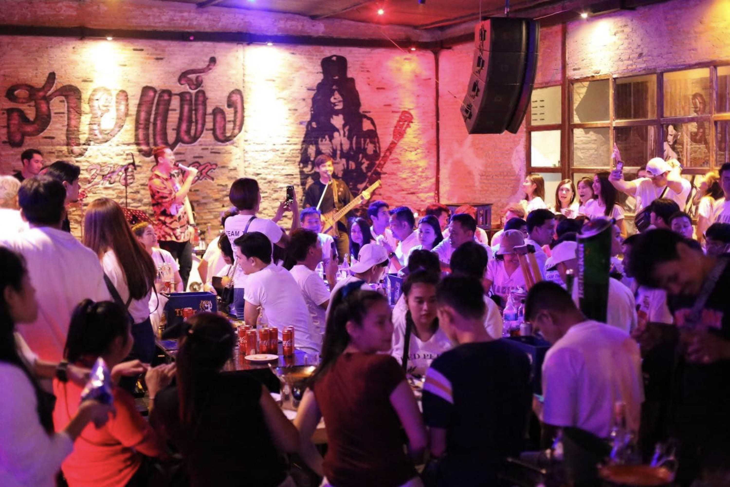 สายแข็ง on the rock : กรุงเทพมหานคร
