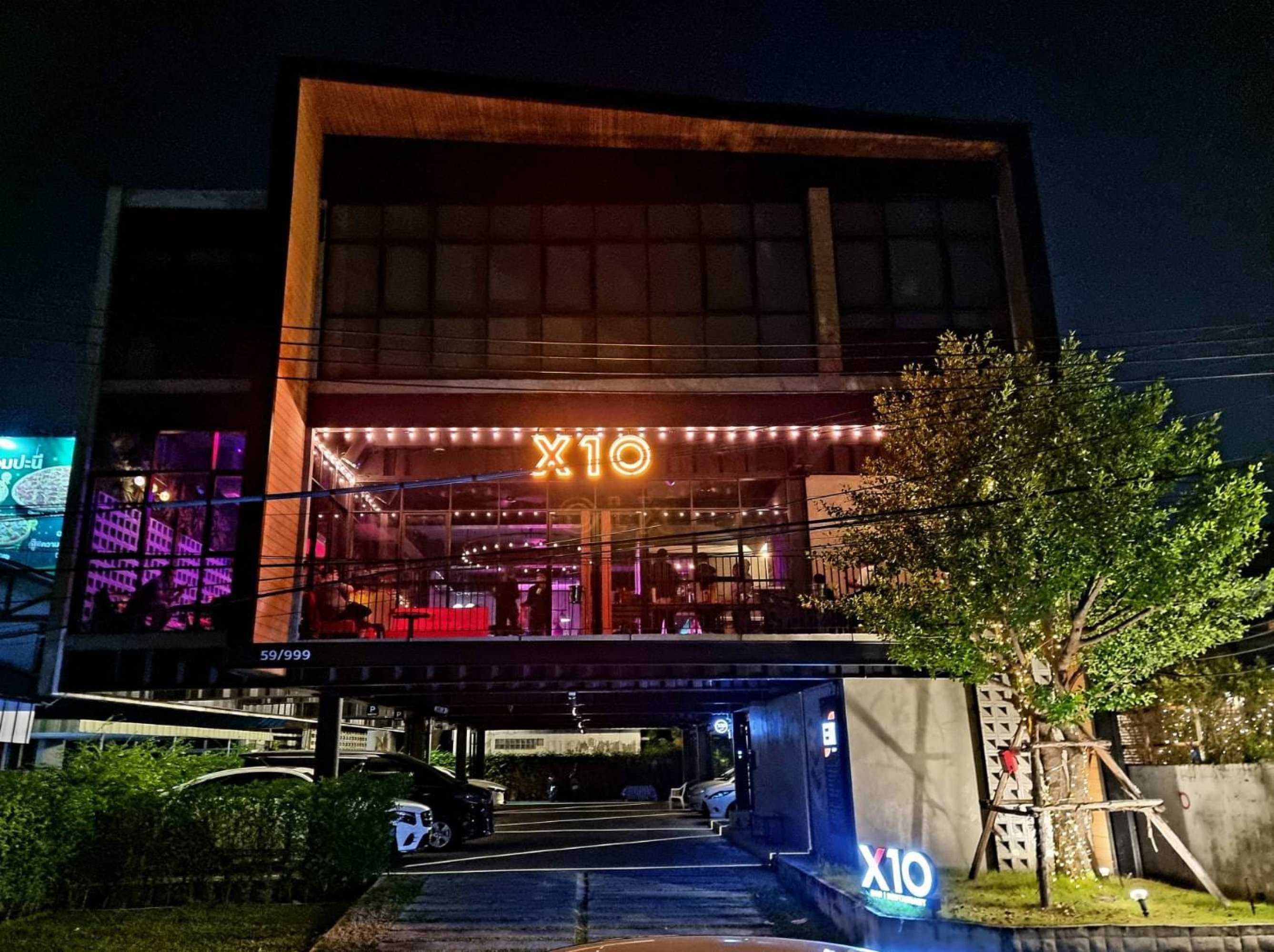 X10 The Social Bar : นนทบุรี