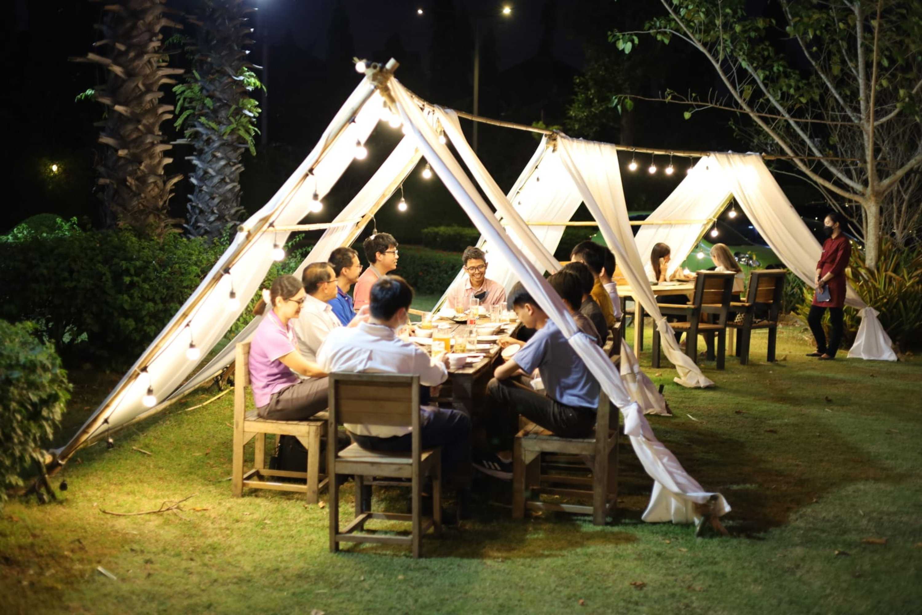 แซ่บกลางสวน : ชลบุรี