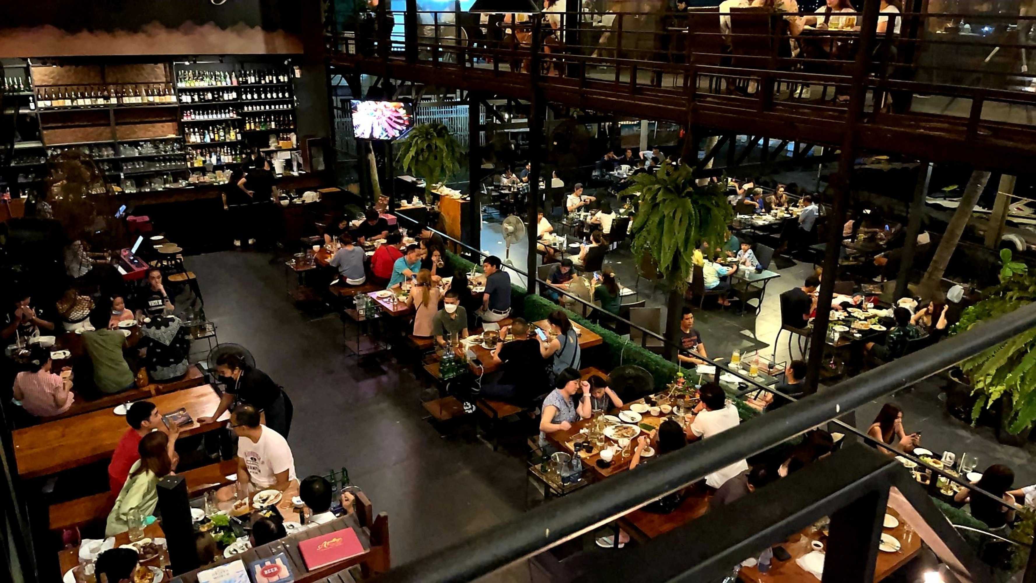 Life - Bar and Restaurant : นนทบุรี