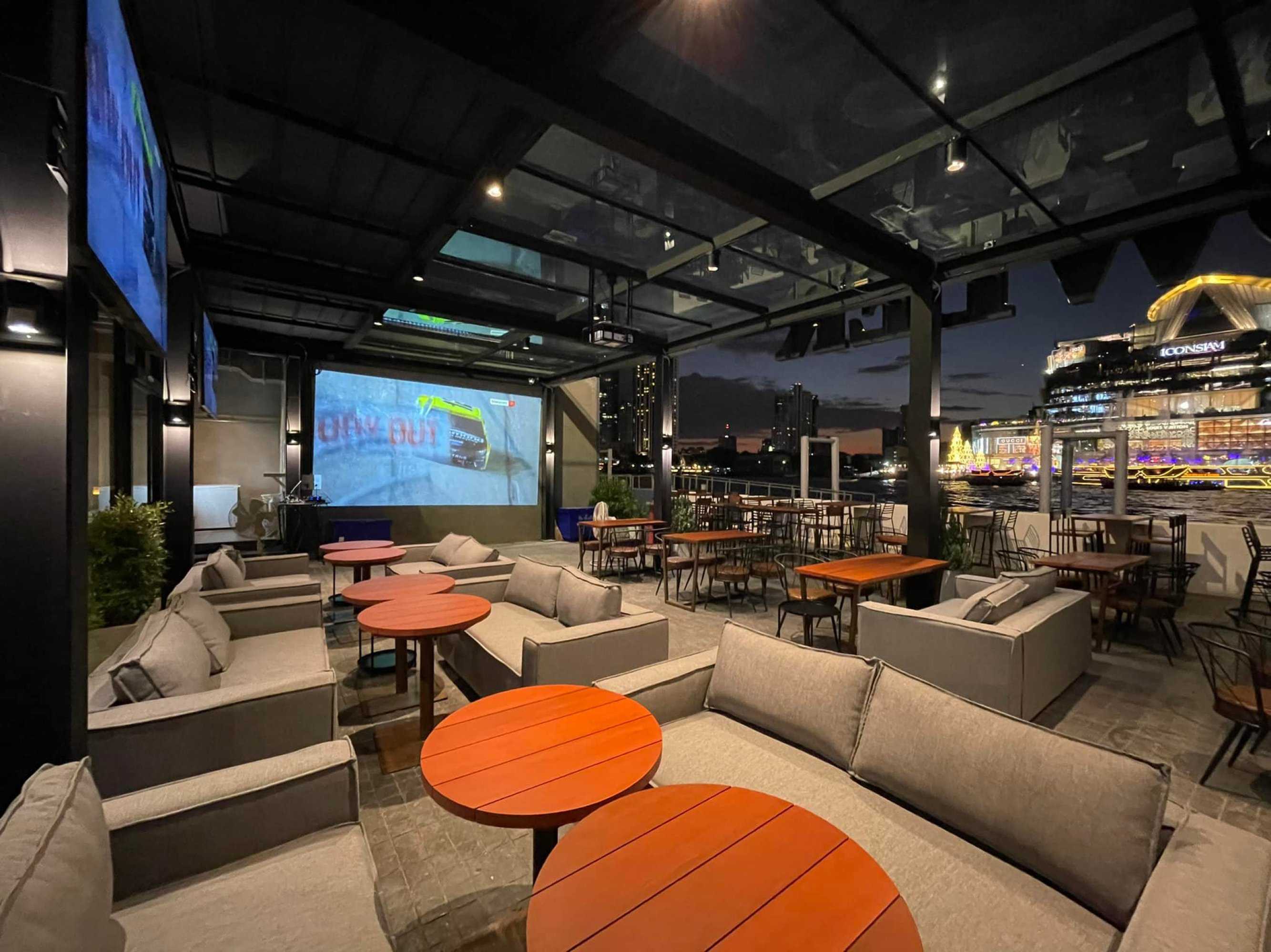 Howler Bar & Grill : กรุงเทพมหานคร