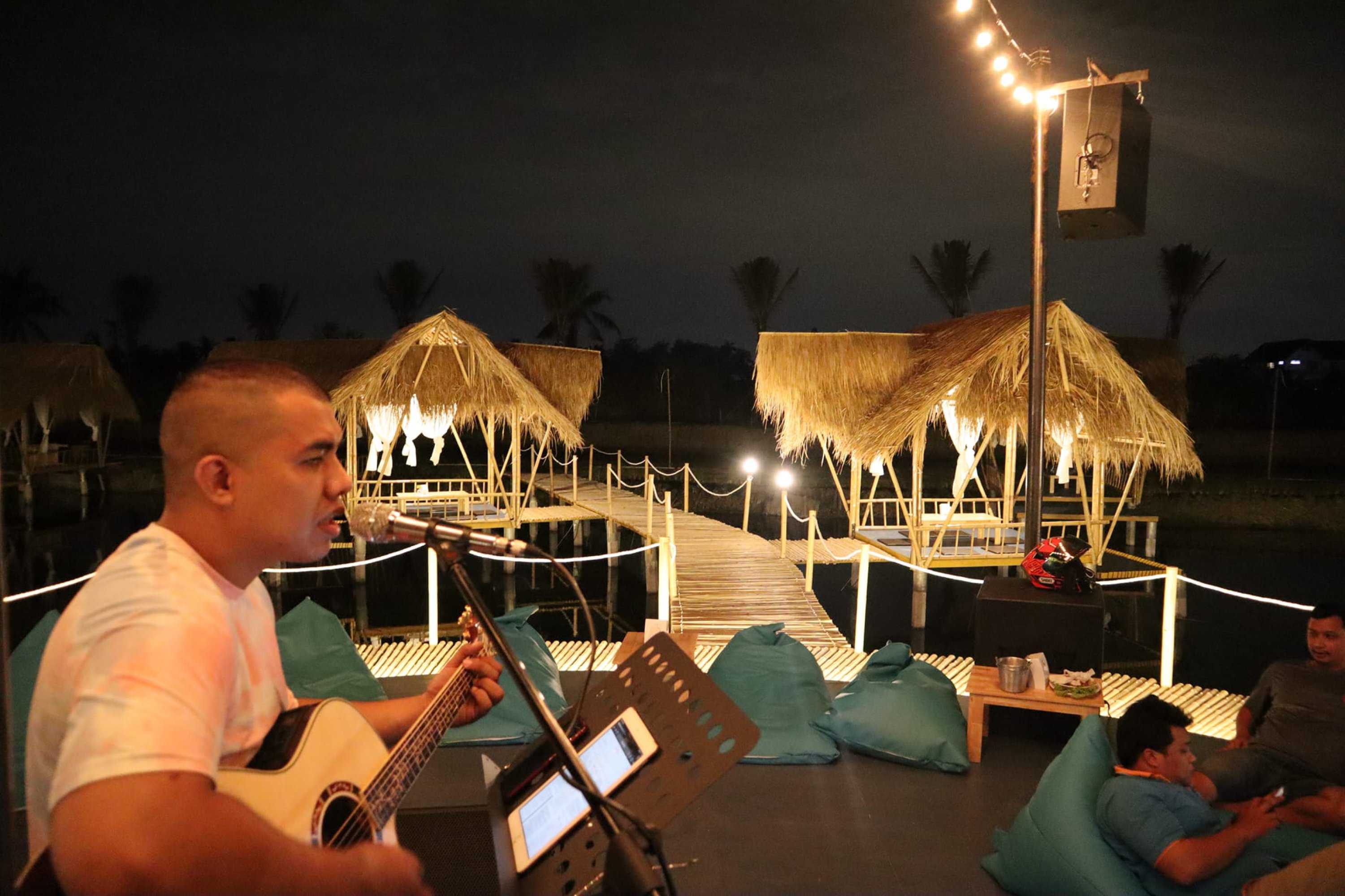 Cool Breeze Cafe & Restaurant : กรุงเทพมหานคร