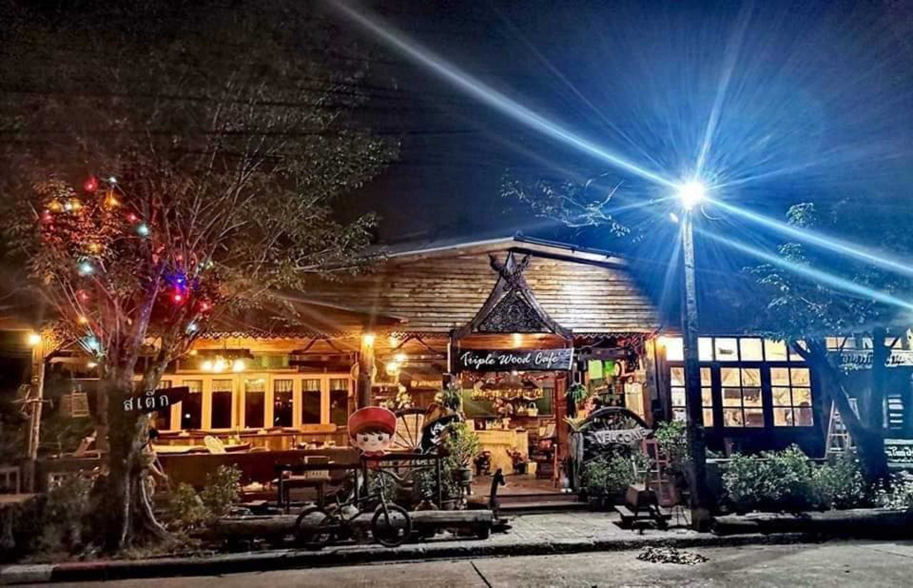 Triple wood cafe เสรีไท57แยก71 : กรุงเทพมหานคร