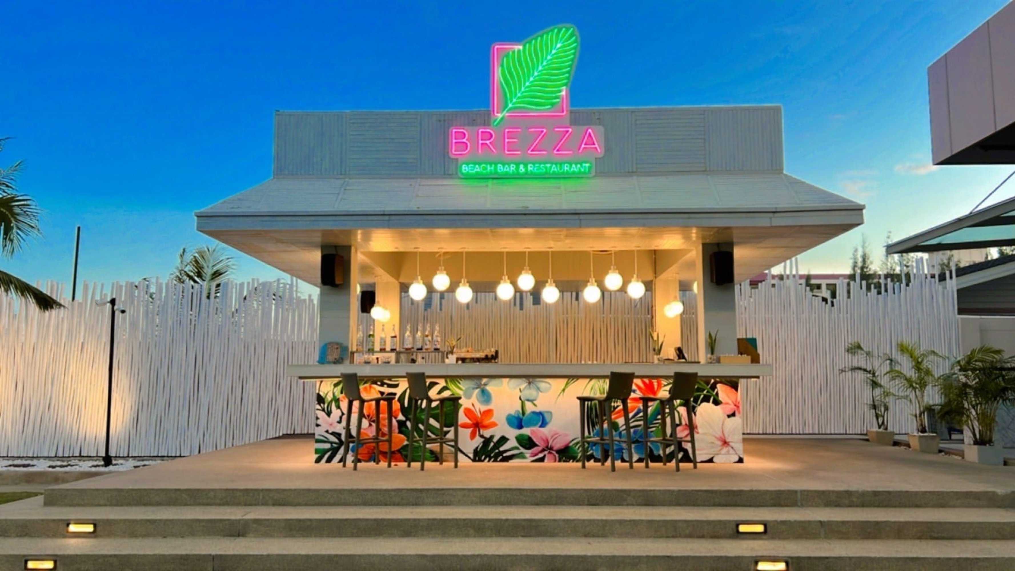 Brezza Beach Bar & Restaurant : เพชรบุรี