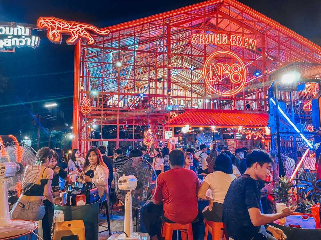 The Great Wall Bistro & Nightlife : พิษณุโลก
