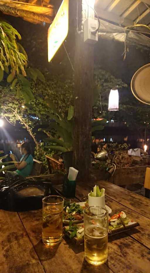 ร้านท่าน้ำต้นกุ่ม : Chiang Mai