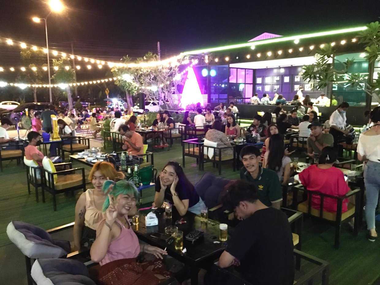 ทองหล่อ Music & Restaurant : ชุมพร