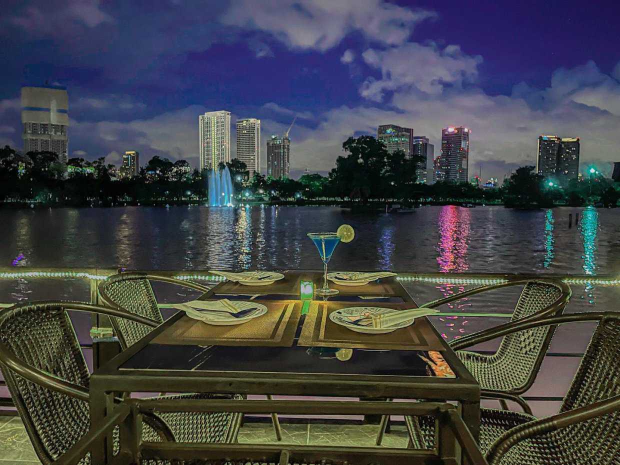 TALES ME MORE - Cafe' & Restaurant : กรุงเทพมหานคร