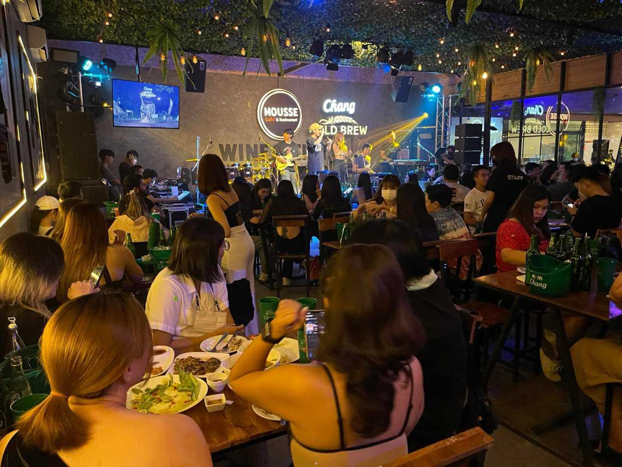 HangOut Bar&Restaurant : อุดรธานี