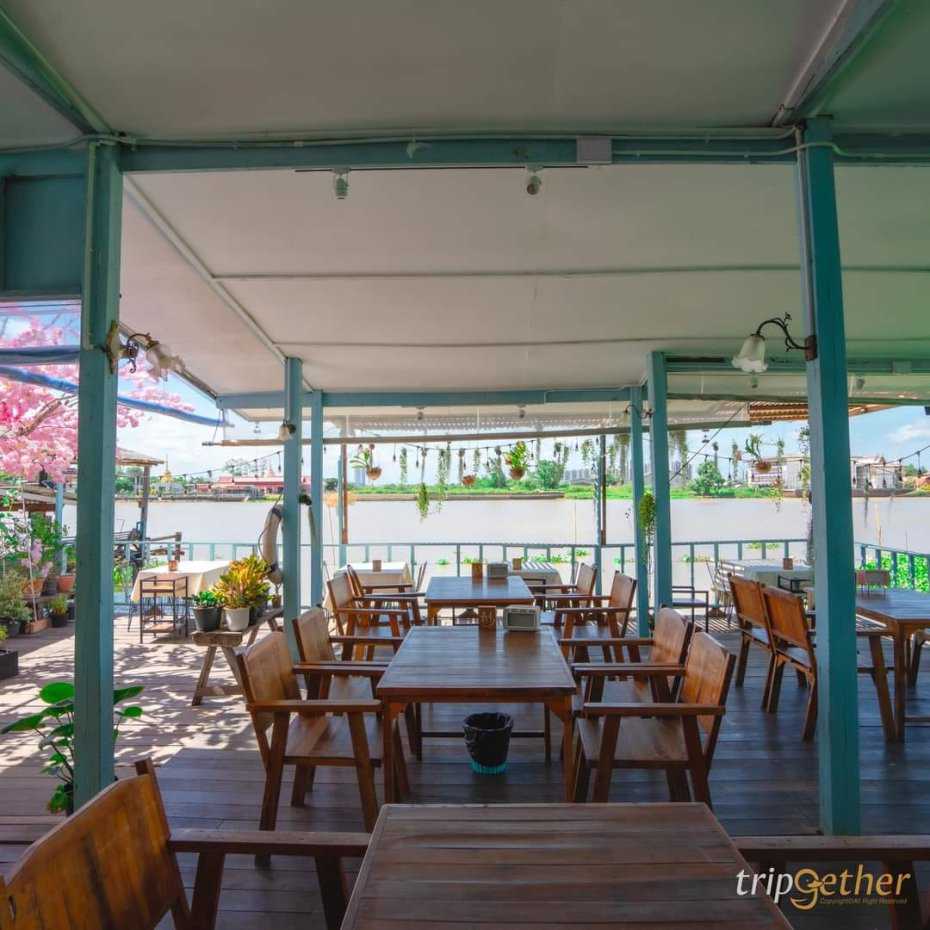 Captain Hook Riverfront Restaurant : ปทุมธานี