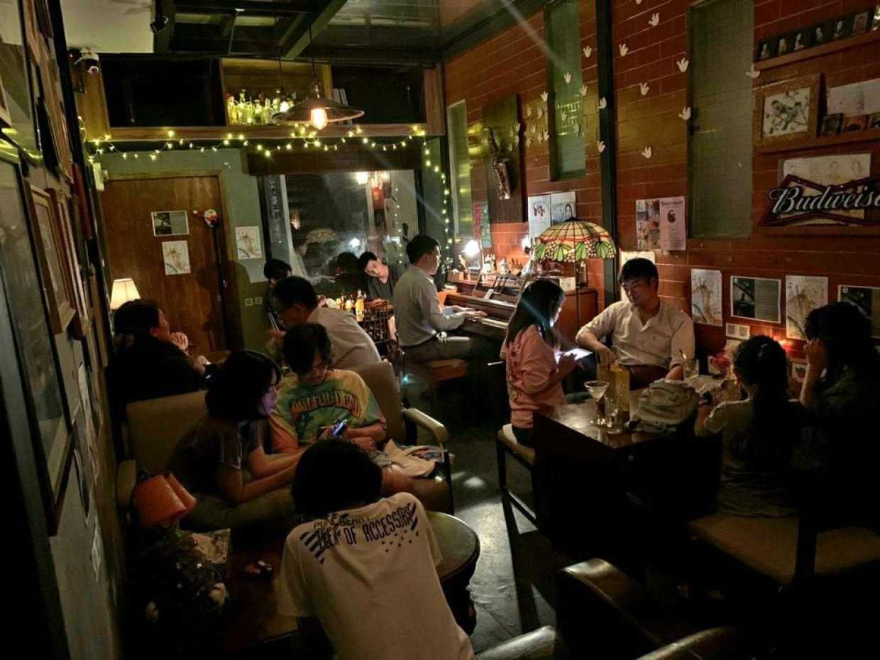 Bluebird jazz bar : กรุงเทพมหานคร