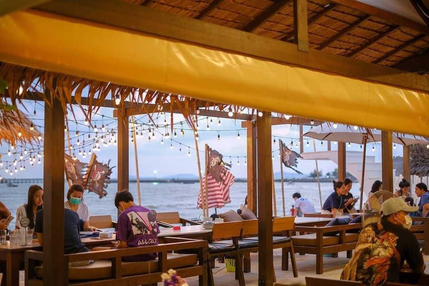 Crab House Seafood & Cafe Beachfront : ระยอง