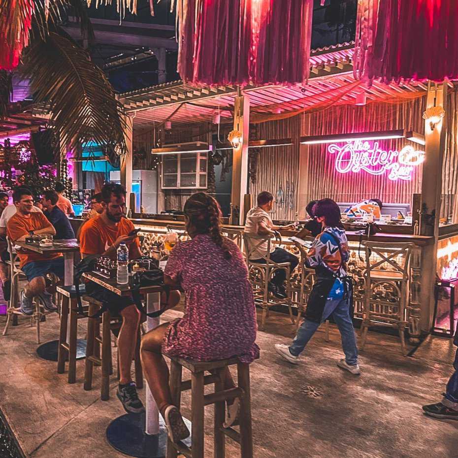 The Oyster bar x Escape Bangkok : กรุงเทพมหานคร