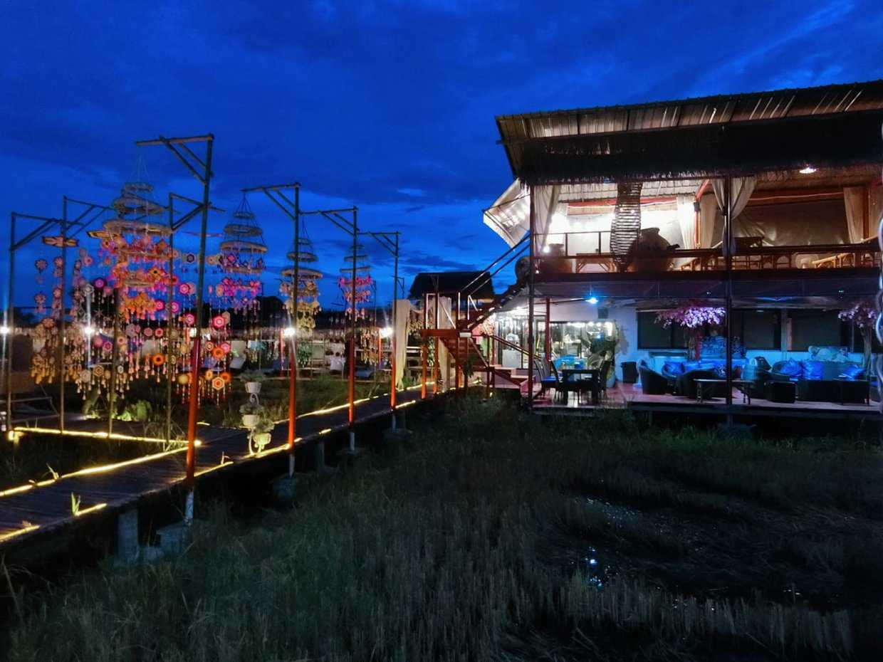 ท้องนาคาเฟ่ นนทบุรี : นนทบุรี