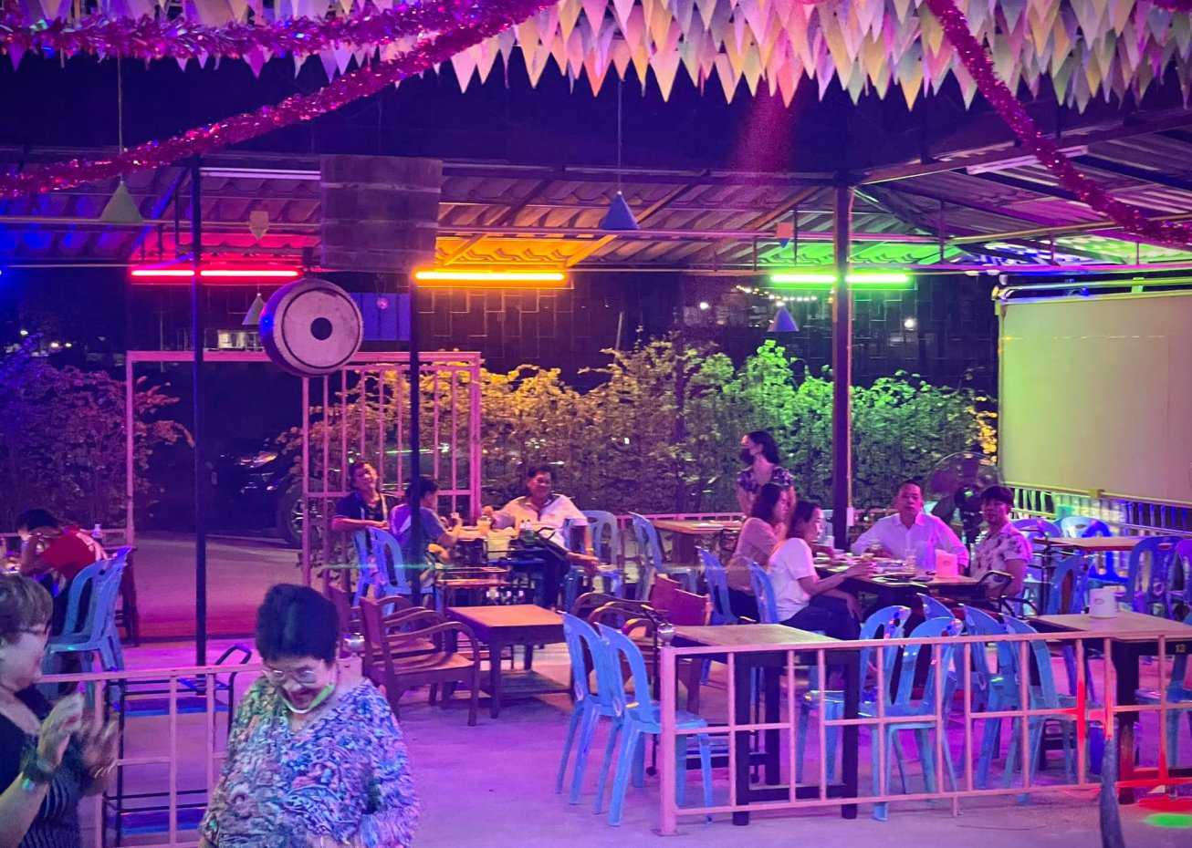 เฒ่าลีลา บาร์รำวง : นนทบุรี