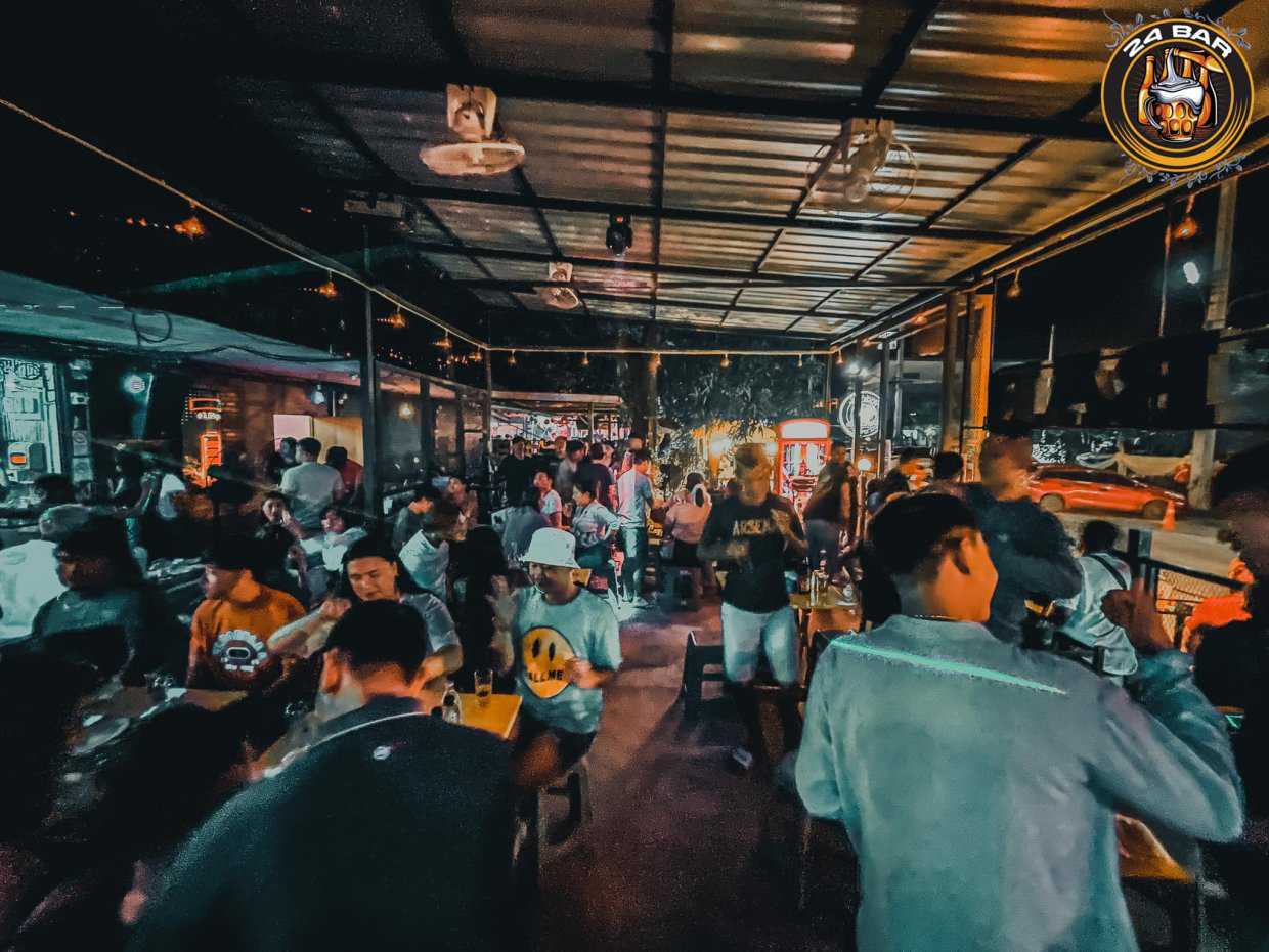 24BAR & Restaurant : Chiang Mai