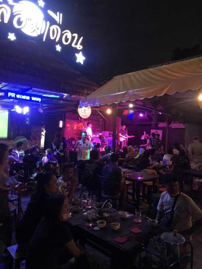 โรงเหล้า ดาวล้อมเดือน : Bangkok