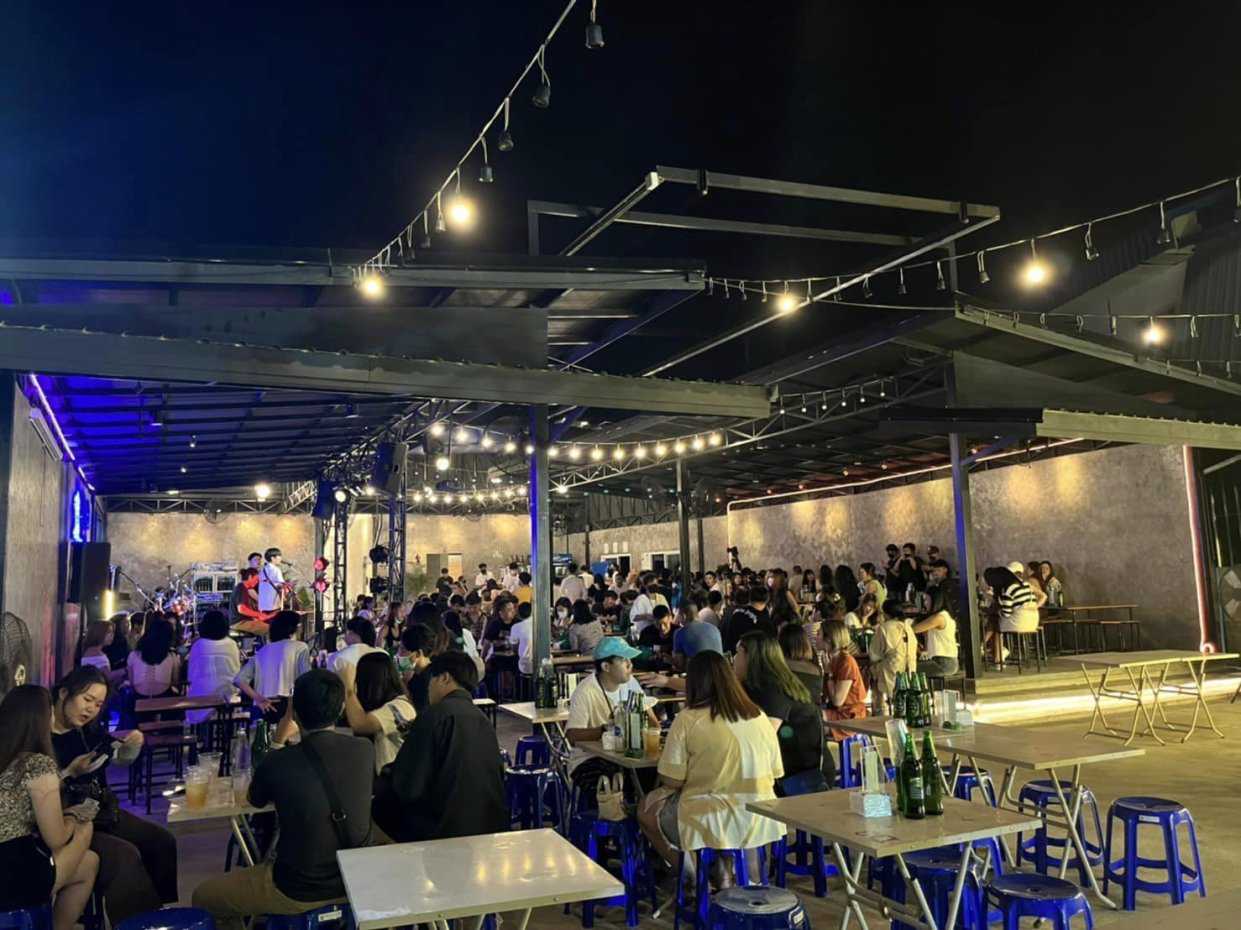 Infinity : Bar & Bistro : นครปฐม