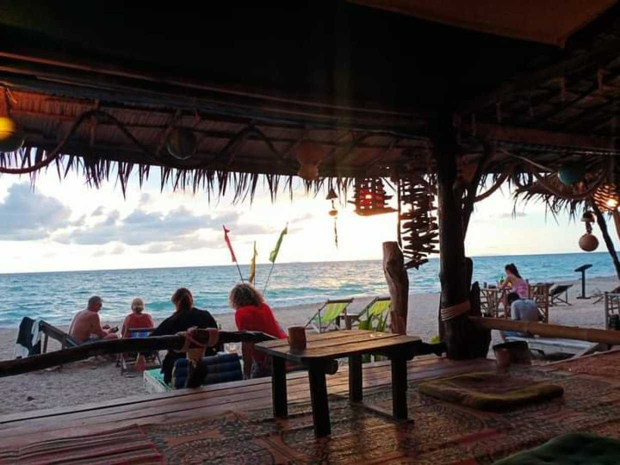 Cigare Bar klong khong Beach koh Lanta : Krabi