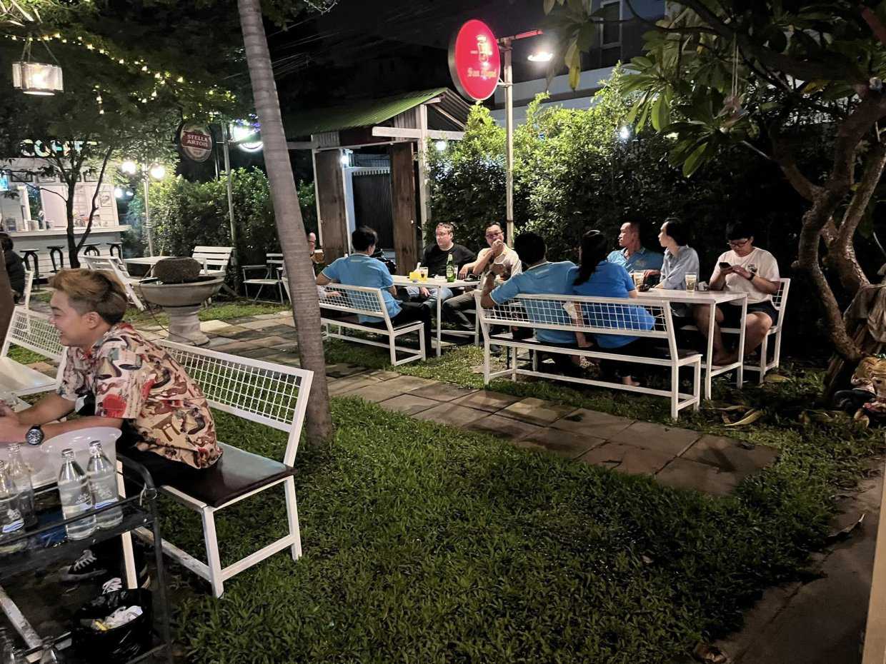 ไก่จ๋า cafe' &Bistro : Bangkok